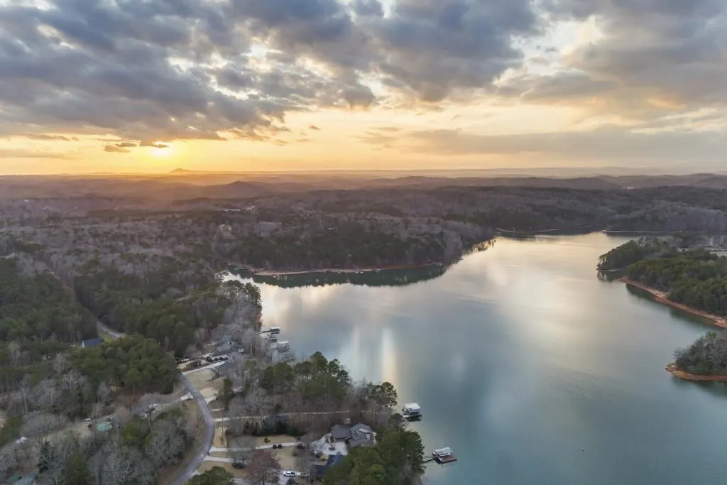 Toccoa, Georgia 30577, United States, 4 Bedrooms Bedrooms, ,4 BathroomsBathrooms,Residential,Pending,4413