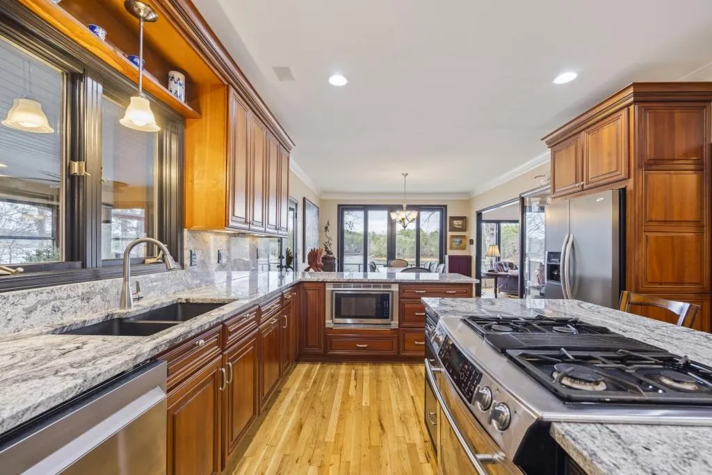 Toccoa, Georgia 30577, United States, 4 Bedrooms Bedrooms, ,4 BathroomsBathrooms,Residential,Pending,4413