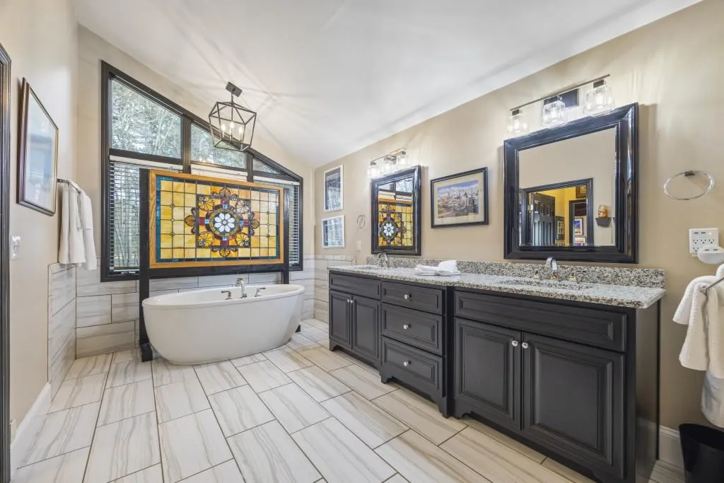 Toccoa, Georgia 30577, United States, 4 Bedrooms Bedrooms, ,4 BathroomsBathrooms,Residential,Pending,4413