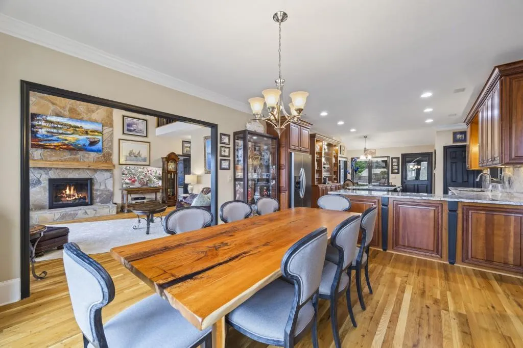 Toccoa, Georgia 30577, United States, 4 Bedrooms Bedrooms, ,4 BathroomsBathrooms,Residential,Pending,4413