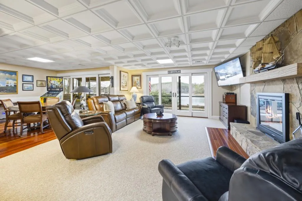 Toccoa, Georgia 30577, United States, 4 Bedrooms Bedrooms, ,4 BathroomsBathrooms,Residential,Pending,4413