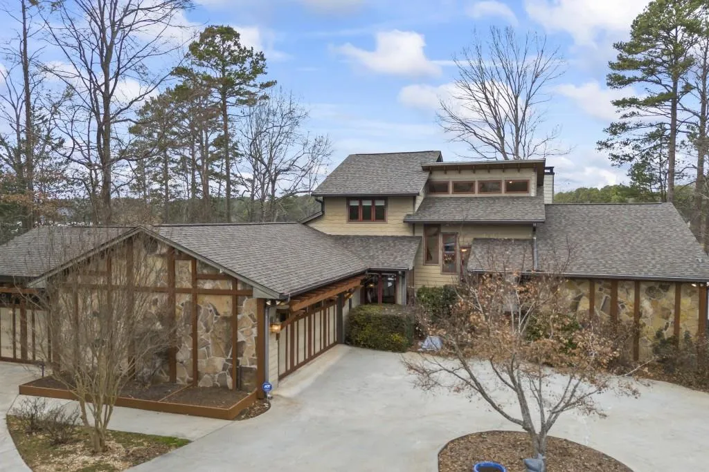 Toccoa, Georgia 30577, United States, 4 Bedrooms Bedrooms, ,4 BathroomsBathrooms,Residential,Pending,4413