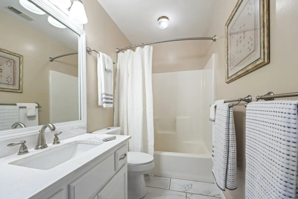 Toccoa, Georgia 30577, United States, 4 Bedrooms Bedrooms, ,4 BathroomsBathrooms,Residential,Pending,4413