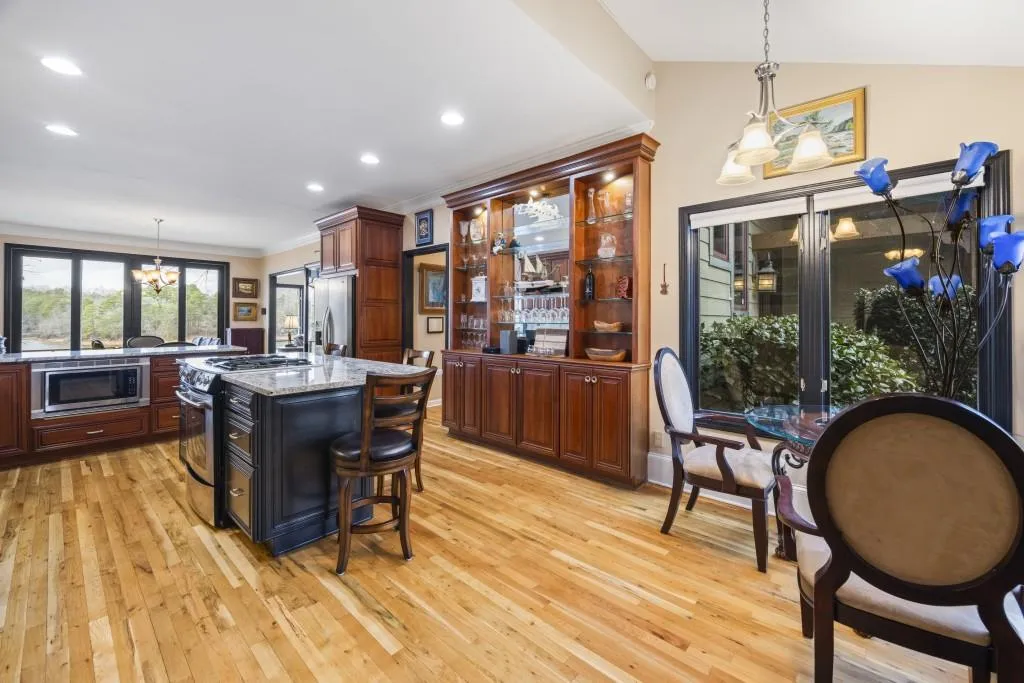 Toccoa, Georgia 30577, United States, 4 Bedrooms Bedrooms, ,4 BathroomsBathrooms,Residential,Pending,4413