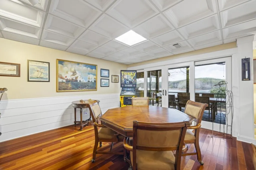 Toccoa, Georgia 30577, United States, 4 Bedrooms Bedrooms, ,4 BathroomsBathrooms,Residential,Pending,4413