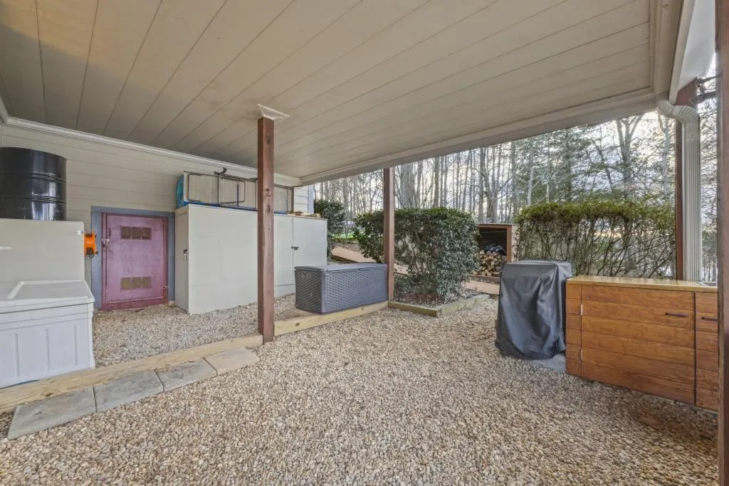 Toccoa, Georgia 30577, United States, 4 Bedrooms Bedrooms, ,4 BathroomsBathrooms,Residential,Pending,4413