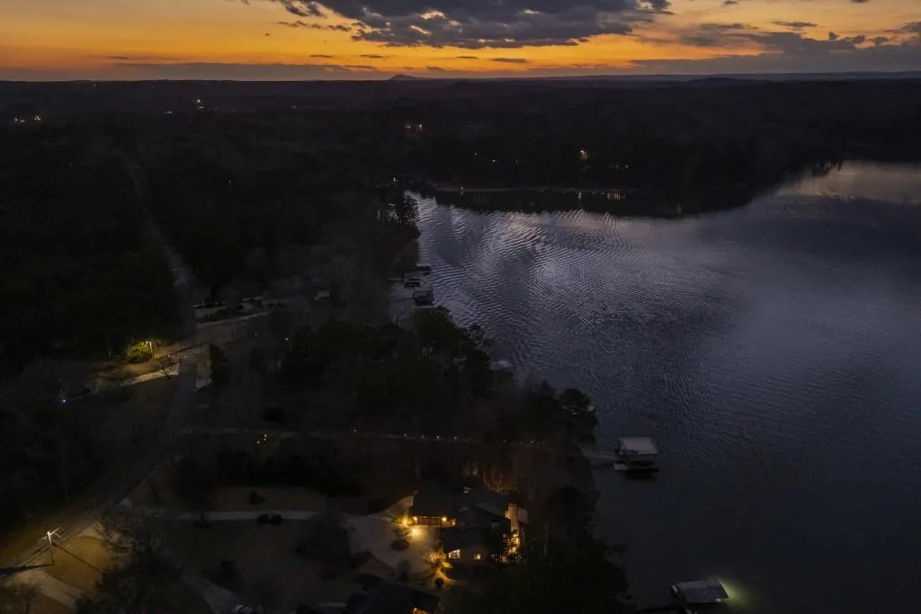 Toccoa, Georgia 30577, United States, 4 Bedrooms Bedrooms, ,4 BathroomsBathrooms,Residential,Pending,4413