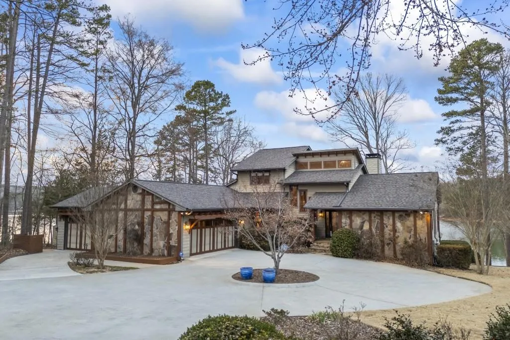 Toccoa, Georgia 30577, United States, 4 Bedrooms Bedrooms, ,4 BathroomsBathrooms,Residential,Pending,4413