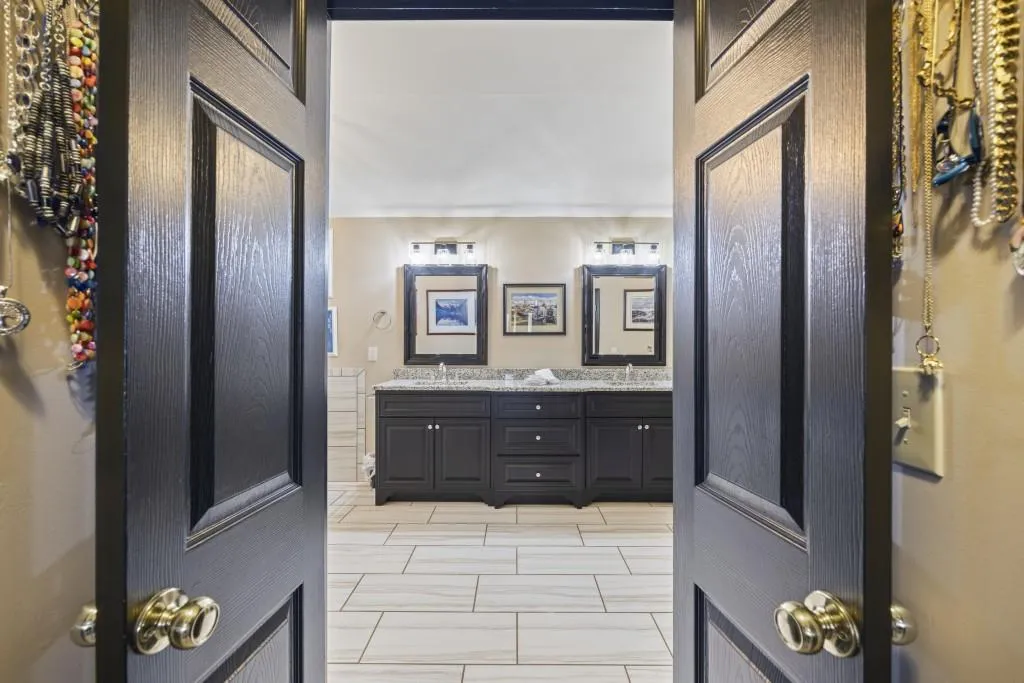 Toccoa, Georgia 30577, United States, 4 Bedrooms Bedrooms, ,4 BathroomsBathrooms,Residential,Pending,4413