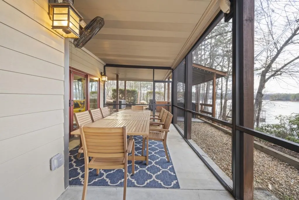 Toccoa, Georgia 30577, United States, 4 Bedrooms Bedrooms, ,4 BathroomsBathrooms,Residential,Pending,4413