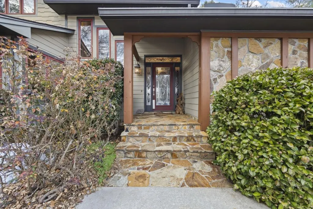 Toccoa, Georgia 30577, United States, 4 Bedrooms Bedrooms, ,4 BathroomsBathrooms,Residential,Pending,4413