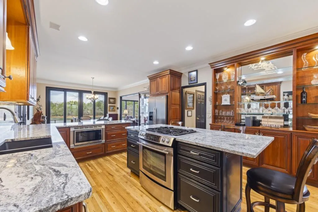 Toccoa, Georgia 30577, United States, 4 Bedrooms Bedrooms, ,4 BathroomsBathrooms,Residential,Pending,4413