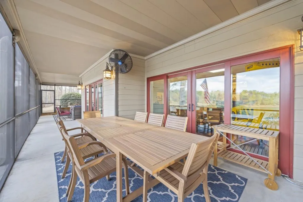 Toccoa, Georgia 30577, United States, 4 Bedrooms Bedrooms, ,4 BathroomsBathrooms,Residential,Pending,4413