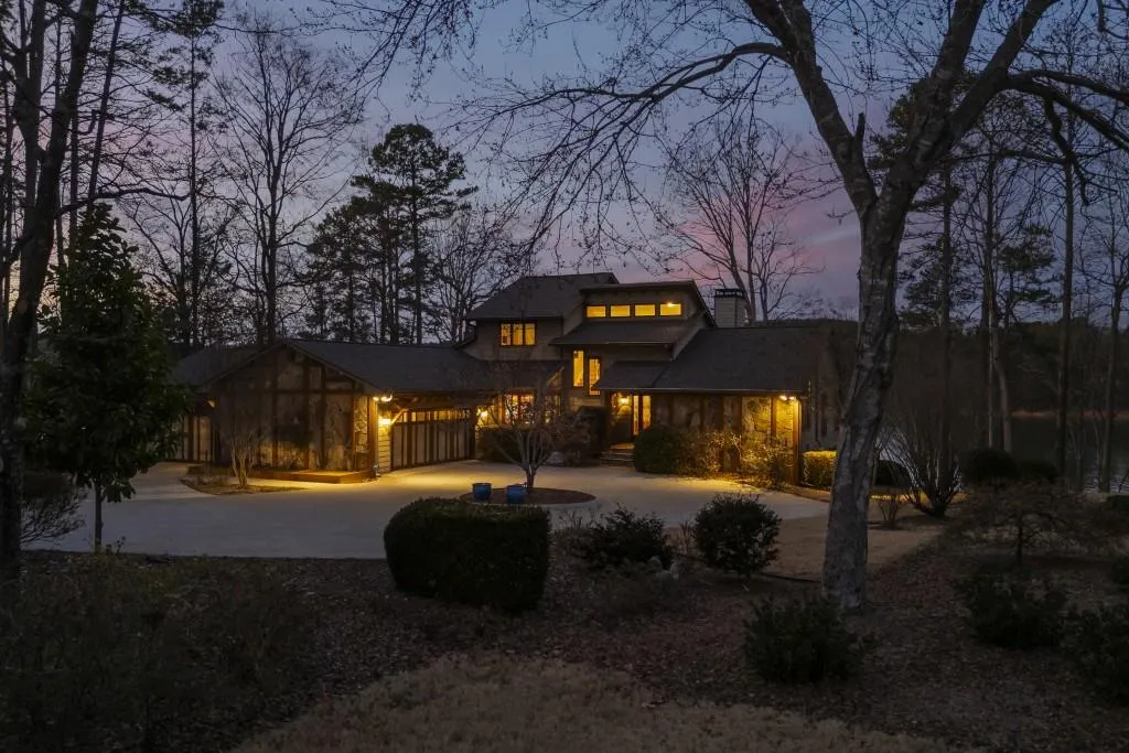 Toccoa, Georgia 30577, United States, 4 Bedrooms Bedrooms, ,4 BathroomsBathrooms,Residential,Pending,4413