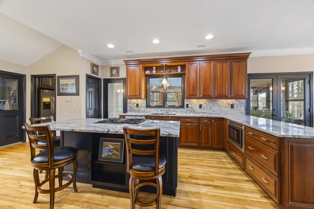 Toccoa, Georgia 30577, United States, 4 Bedrooms Bedrooms, ,4 BathroomsBathrooms,Residential,Pending,4413