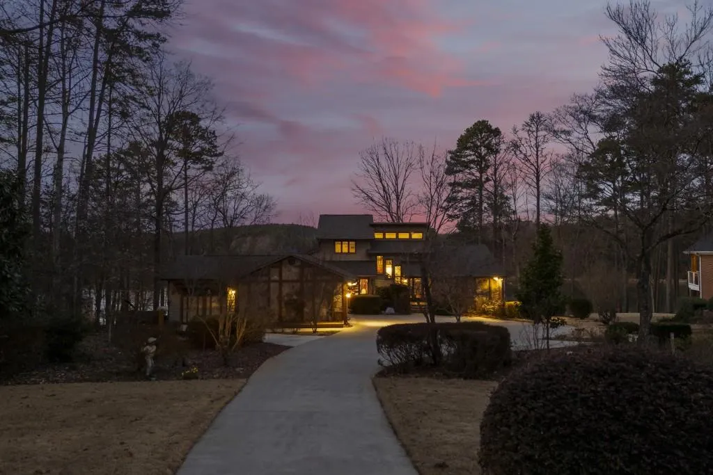 Toccoa, Georgia 30577, United States, 4 Bedrooms Bedrooms, ,4 BathroomsBathrooms,Residential,Pending,4413