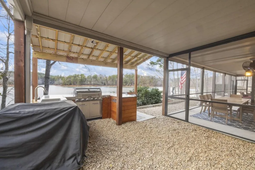 Toccoa, Georgia 30577, United States, 4 Bedrooms Bedrooms, ,4 BathroomsBathrooms,Residential,Pending,4413