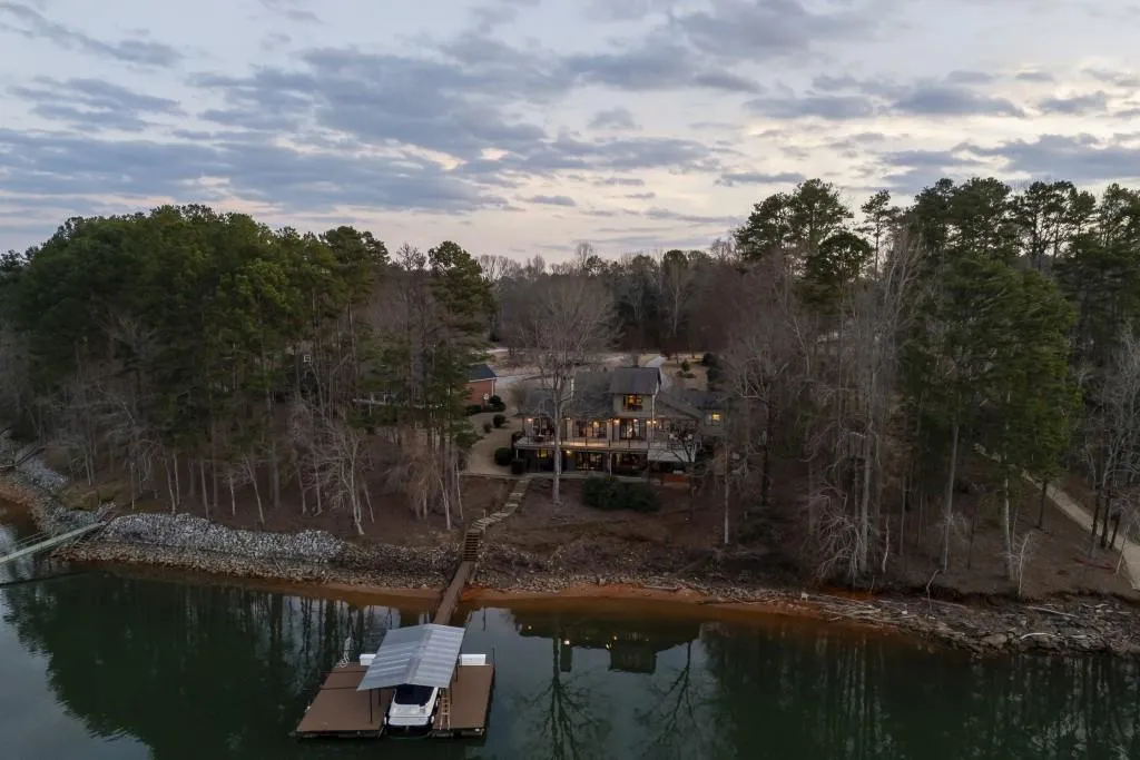 Toccoa, Georgia 30577, United States, 4 Bedrooms Bedrooms, ,4 BathroomsBathrooms,Residential,Pending,4413