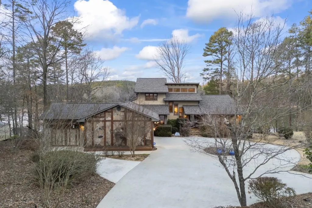 Toccoa, Georgia 30577, United States, 4 Bedrooms Bedrooms, ,4 BathroomsBathrooms,Residential,Pending,4413