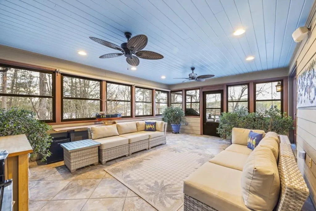 Toccoa, Georgia 30577, United States, 4 Bedrooms Bedrooms, ,4 BathroomsBathrooms,Residential,Pending,4413