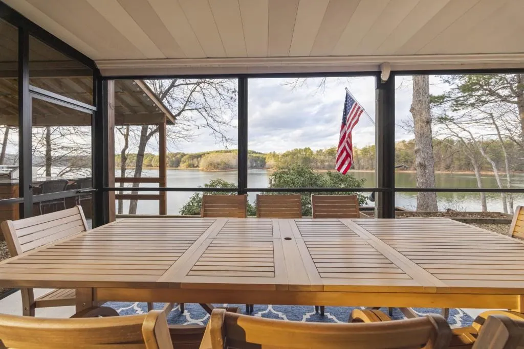 Toccoa, Georgia 30577, United States, 4 Bedrooms Bedrooms, ,4 BathroomsBathrooms,Residential,Pending,4413