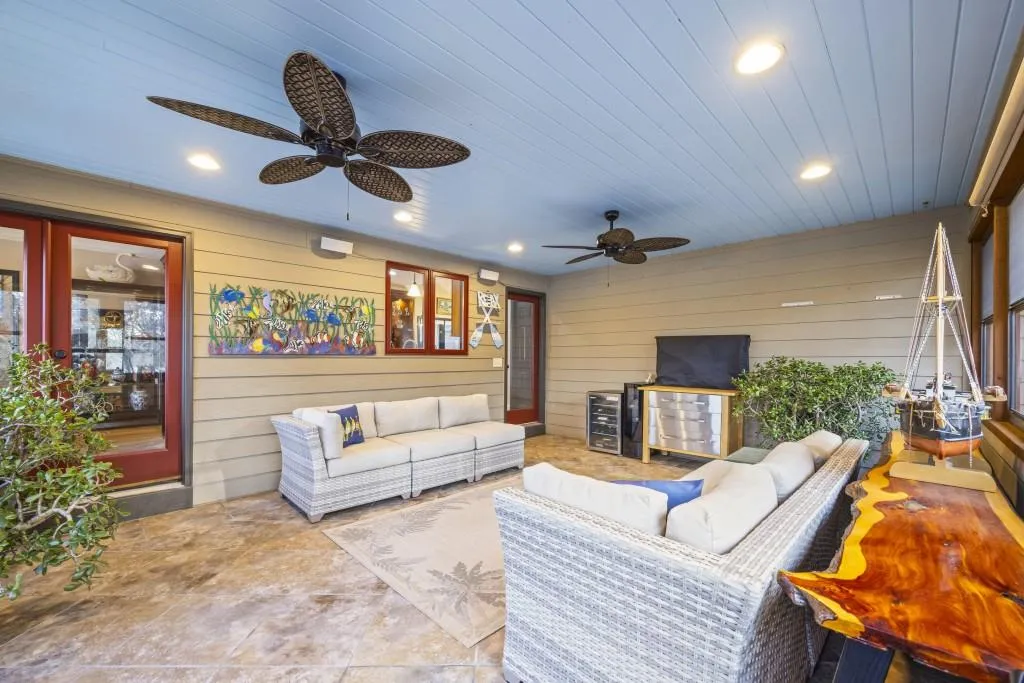 Toccoa, Georgia 30577, United States, 4 Bedrooms Bedrooms, ,4 BathroomsBathrooms,Residential,Pending,4413