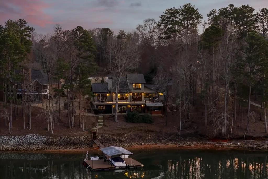 Toccoa, Georgia 30577, United States, 4 Bedrooms Bedrooms, ,4 BathroomsBathrooms,Residential,Pending,4413