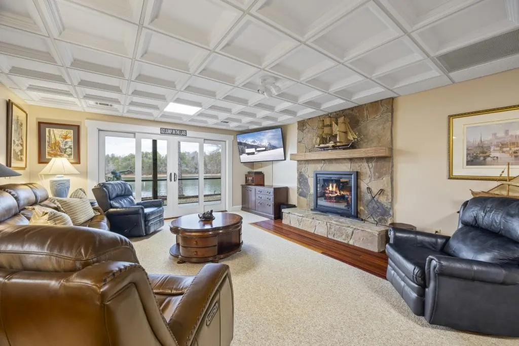 Toccoa, Georgia 30577, United States, 4 Bedrooms Bedrooms, ,4 BathroomsBathrooms,Residential,Pending,4413