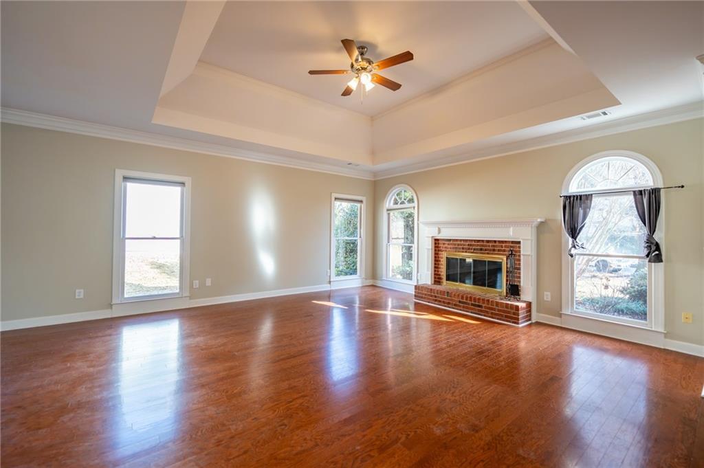 341 Little John Drive NW