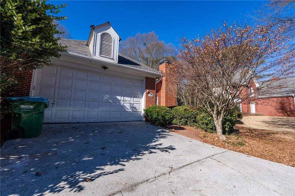 341 Little John Drive NW