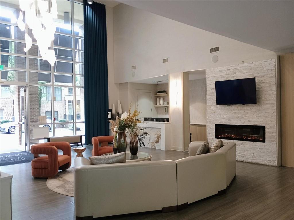 711 Cosmopolitan Drive NE 123