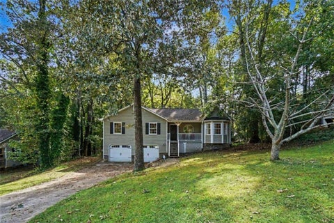 Homes For Sale - 916 Little River Lane<br/> Woodstock, GA 30189