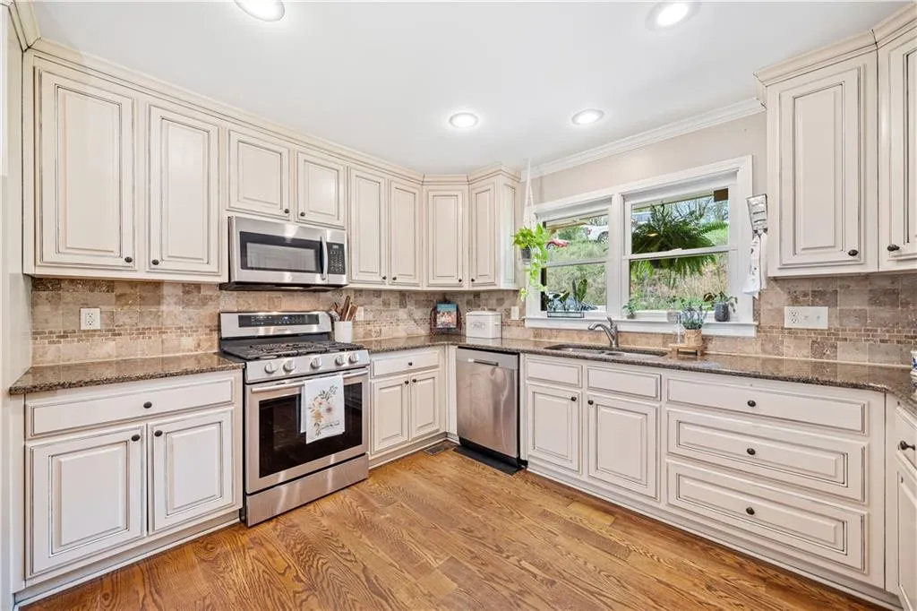 Ball Ground, Georgia 30107, United States, 3 Bedrooms Bedrooms, ,4 BathroomsBathrooms,Residential,Active,110374