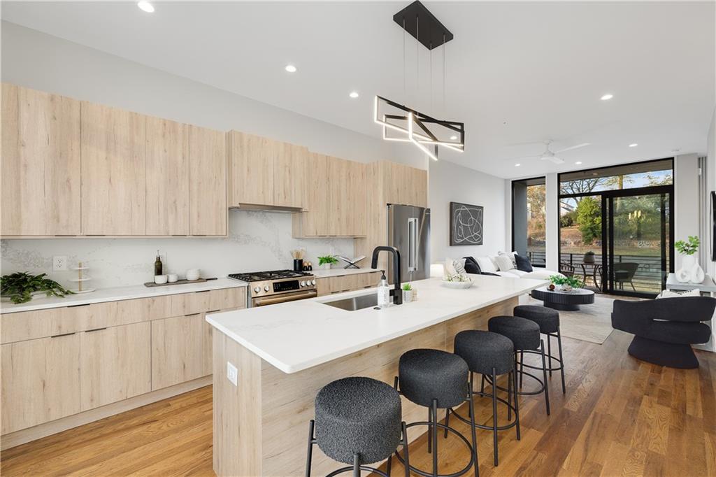 105 Georgia Avenue SE 1