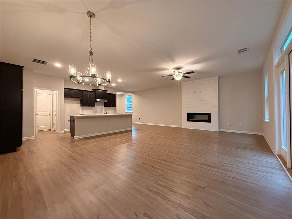 1127 Lucan Lane