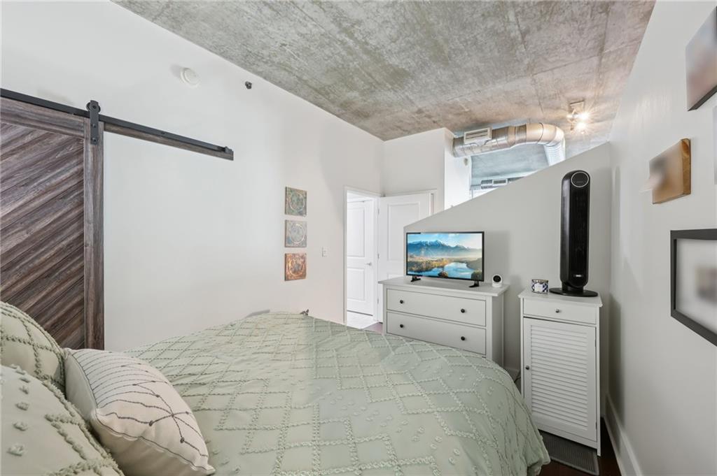 943 Peachtree Street NE 705