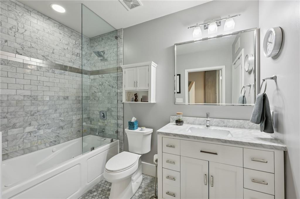 943 Peachtree Street NE 705