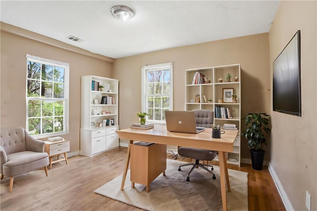 1100 Edgefield Drive SW