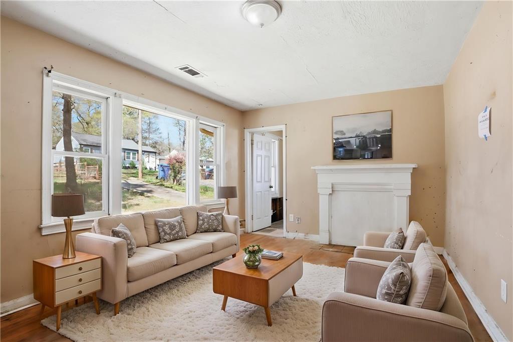 1100 Edgefield Drive SW