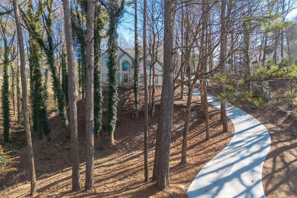 9570 Huntcliff Trace