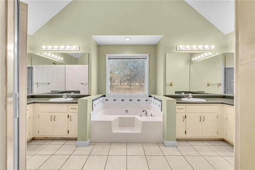 Hampton, Georgia 30228, United States, 4 Bedrooms Bedrooms, ,3 BathroomsBathrooms,Residential,Coming Soon,238691