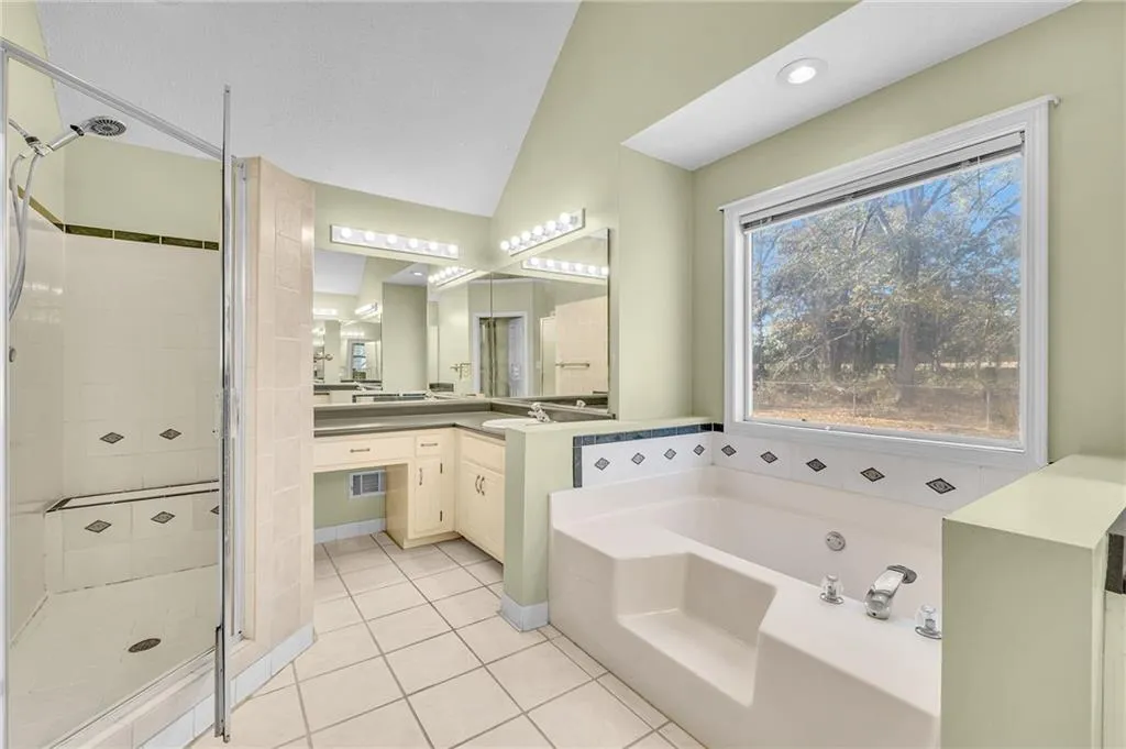 Hampton, Georgia 30228, United States, 4 Bedrooms Bedrooms, ,3 BathroomsBathrooms,Residential,Coming Soon,238691