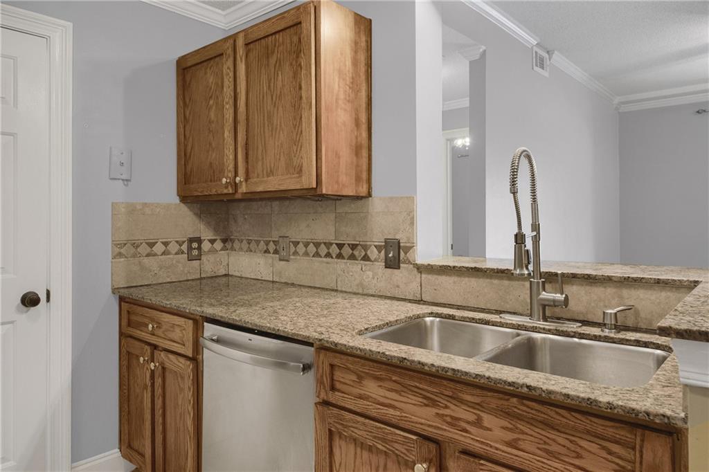 1074 Peachtree Walk NE B114