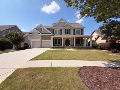 Homes For Sale - 7047 Tree House Way<br/> Flowery Branch, GA 30542