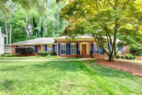 Homes For Sale - 1571 Rochelle Court<br/> Dekalb County, Dunwoody, GA 30338