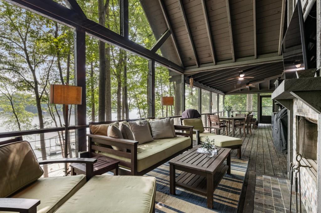 221 Hickory Nut Trail