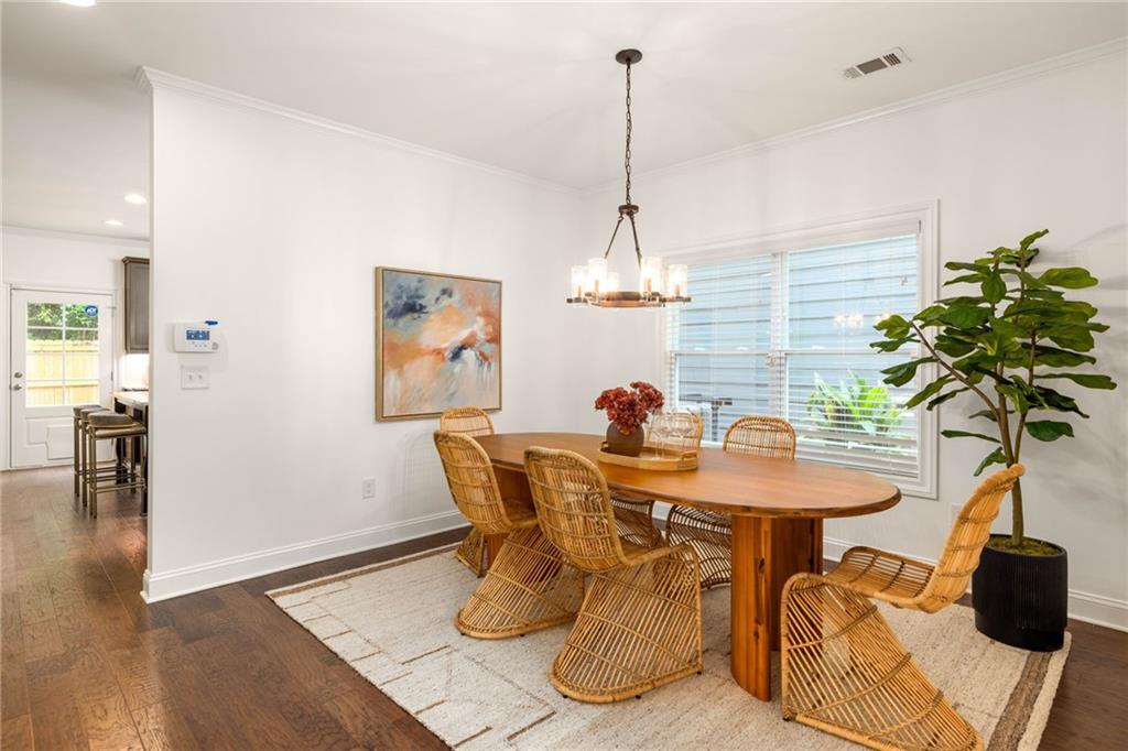 1052 Johnson Grove