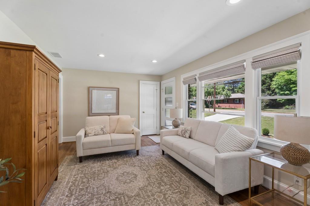 3306 Woodview Drive SE