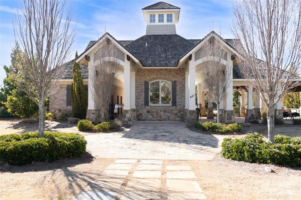 Cobblestone Manor - Residential