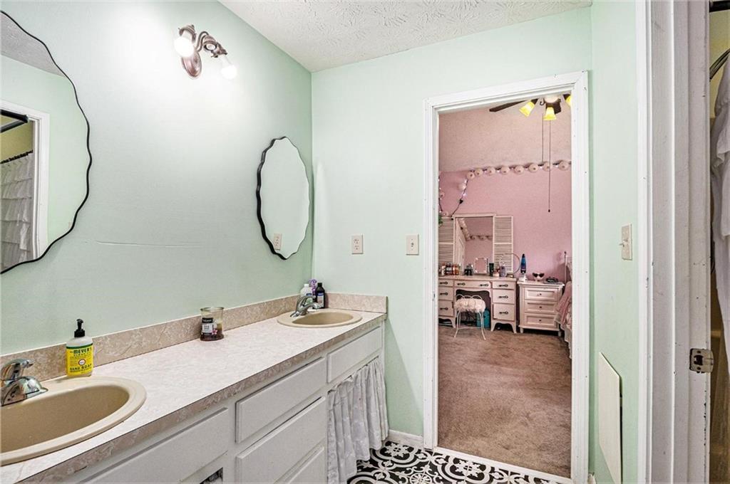 3341 Camelot Way, Loganville, Georgia image 28